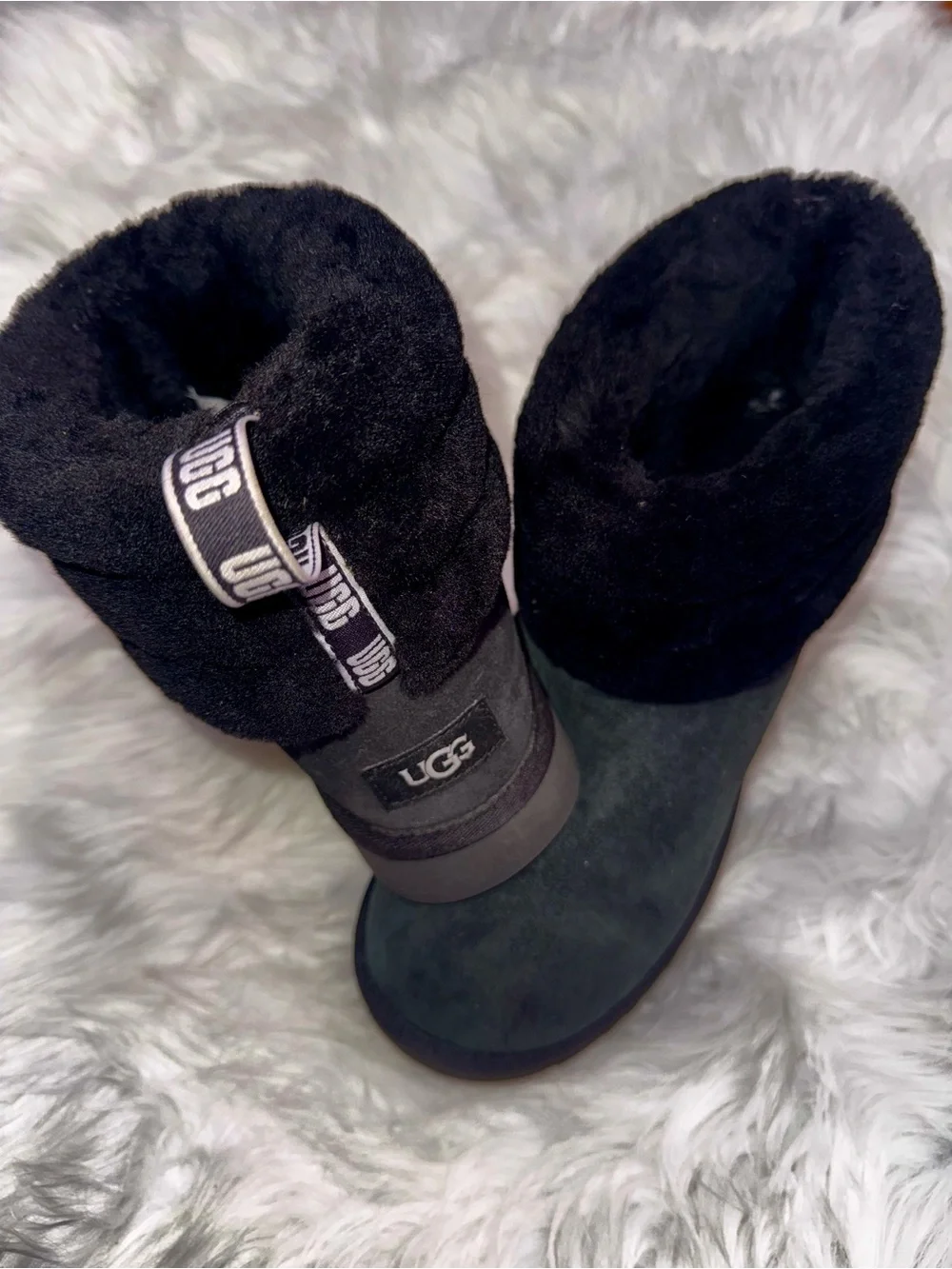 UGG Classic Mini Fluff Quilted Womens Sz 9 Black Suede Shearling Cuff EUC